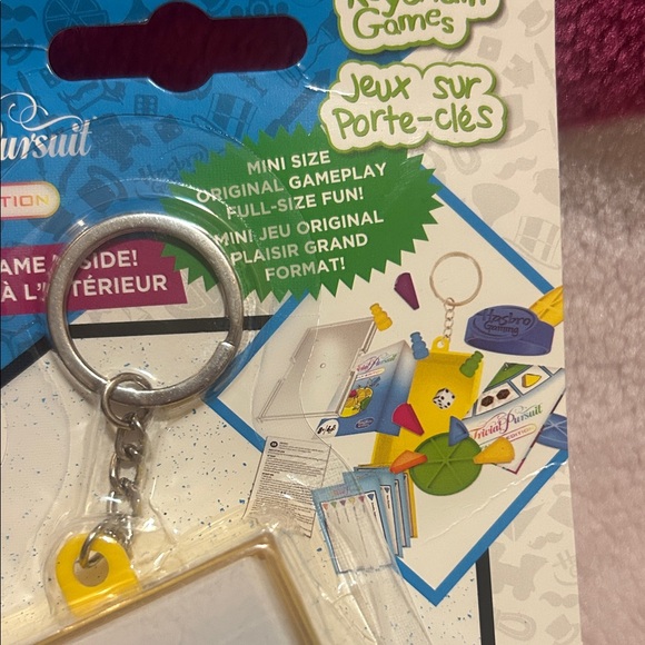 Hasbro Trivial Pursuit Family Edition Keychain Game - Blue and Yellow - Picture 2 of 3